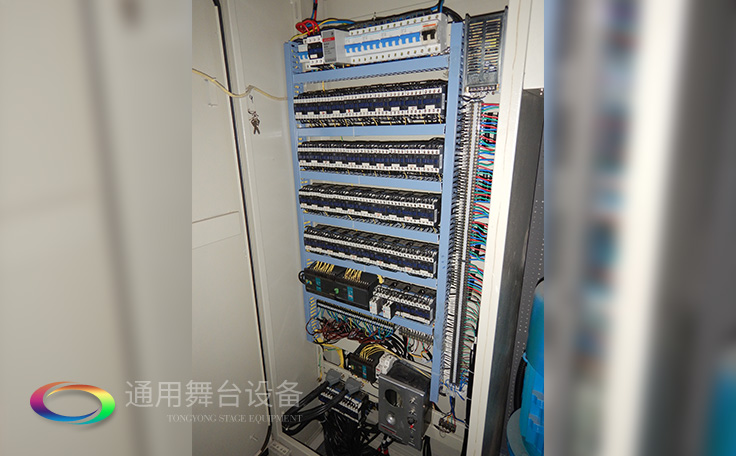 舞臺(tái)吊桿、繩索、舞臺(tái)臺(tái)上下機(jī)械及系統(tǒng)等維護(hù)檢修