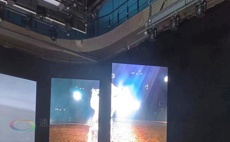 通用舞臺吊桿為曲靖電視臺演播廳提供從系統(tǒng)設(shè)計、設(shè)備成套、安裝施工、系統(tǒng)調(diào)試及技術(shù)支持一體化服務(wù)
