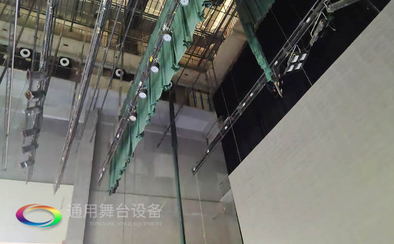 廣西梧州某劇場順利通過項目驗收 項目設(shè)計舞臺機械、舞臺吊桿系統(tǒng)、專業(yè)燈光系統(tǒng)等
