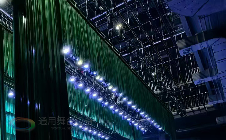 通用舞臺設(shè)備興化將軍路小學(xué)報告廳舞臺吊桿項目